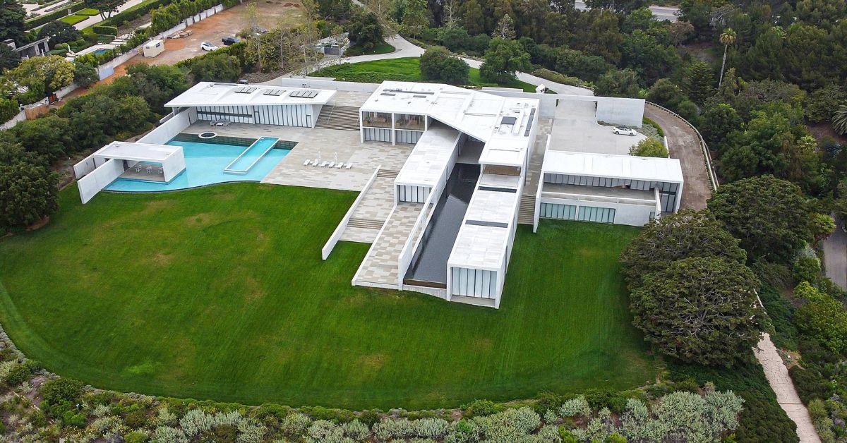 Beyoncé and Jay-Z Leave $200M Mansion Behind as Malibu Wildfires Rage