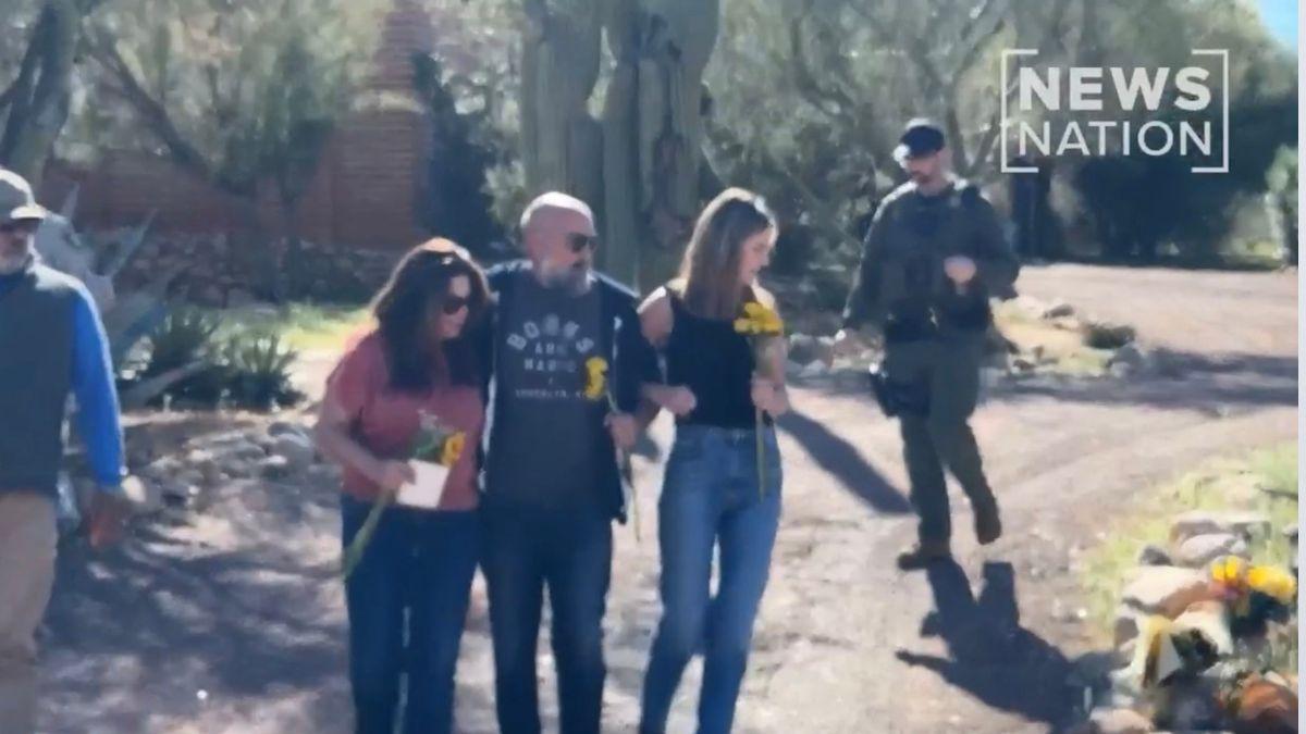 Photo of Savannah Guthrie, Annie Guthrie and Tommaso Cioni