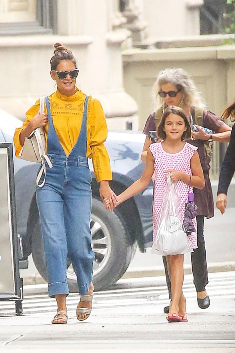 Katie Holmes And Suri Cruise Go For A Stroll In New York