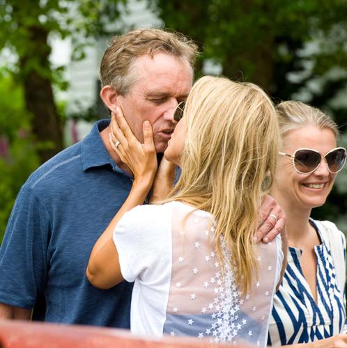 No Problems Here! Cheryl Hines And Love Rat Fiance Robert F. Kennedy Jr ...