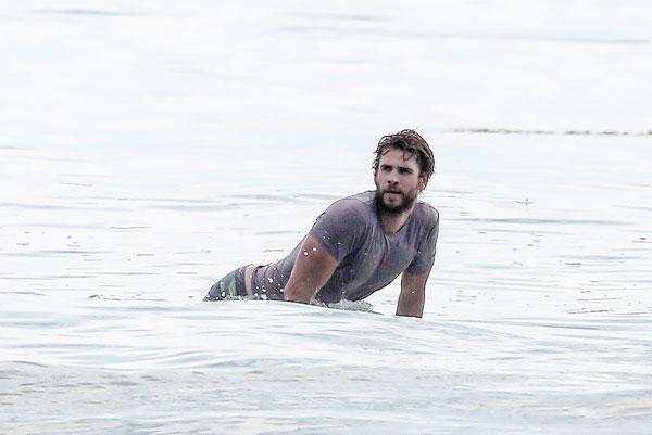 Liam Hemsworth Naked Butt Beach Photos Surfing