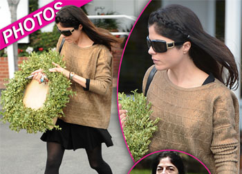 //selma blair wreath shopping