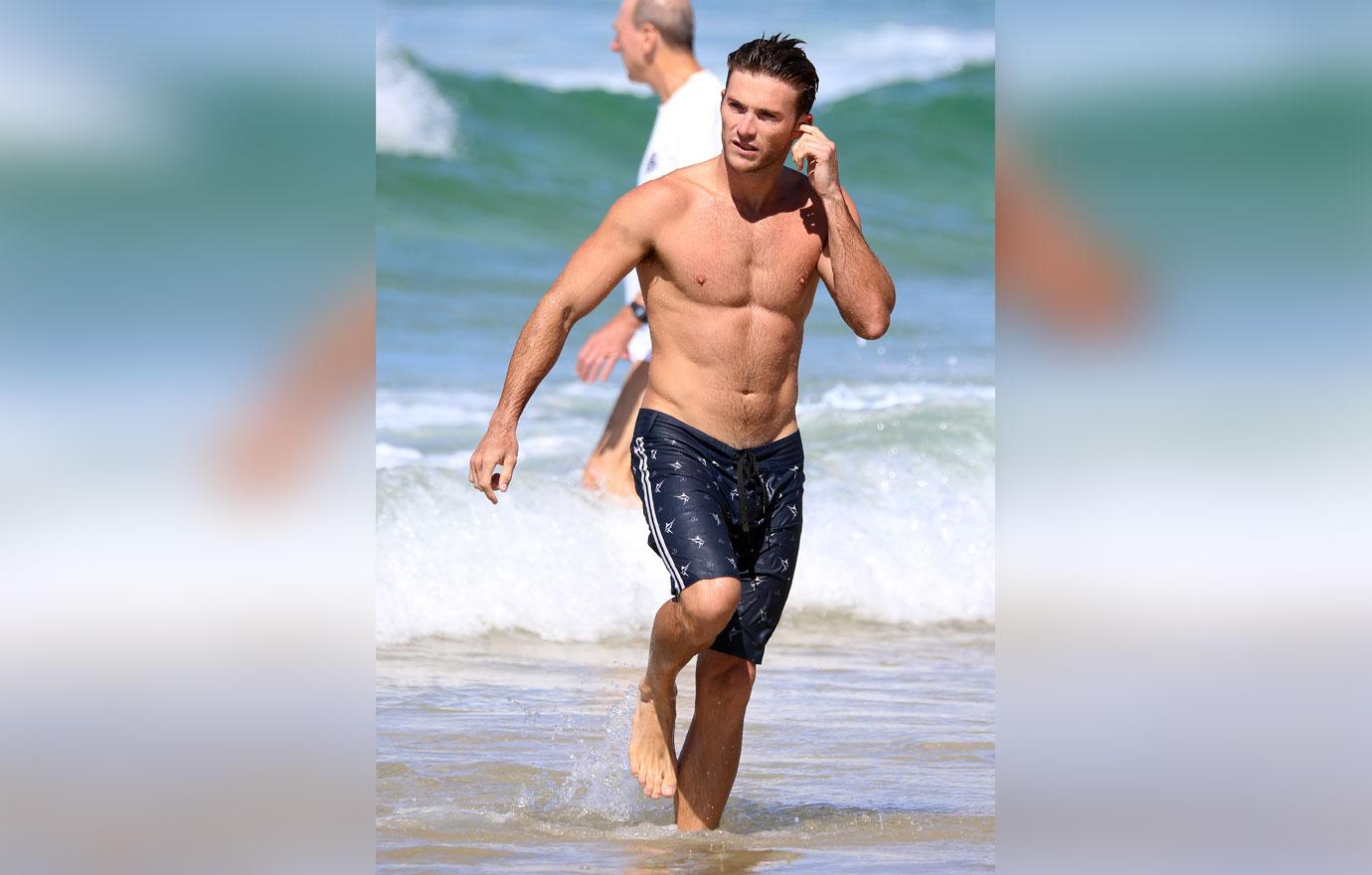 //scott eastwood shirtless bondi beach swimming