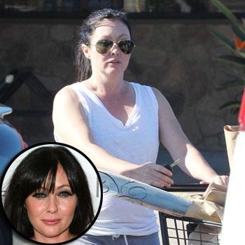 Shannen Doherty Shops With Naked Face!