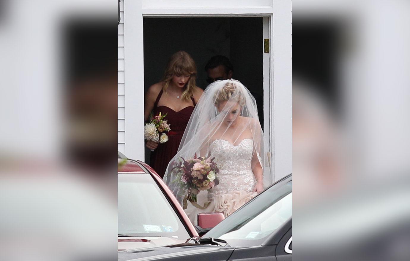 Taylor Swift Stuns As Bridesmaid At Best Friend’s Wedding