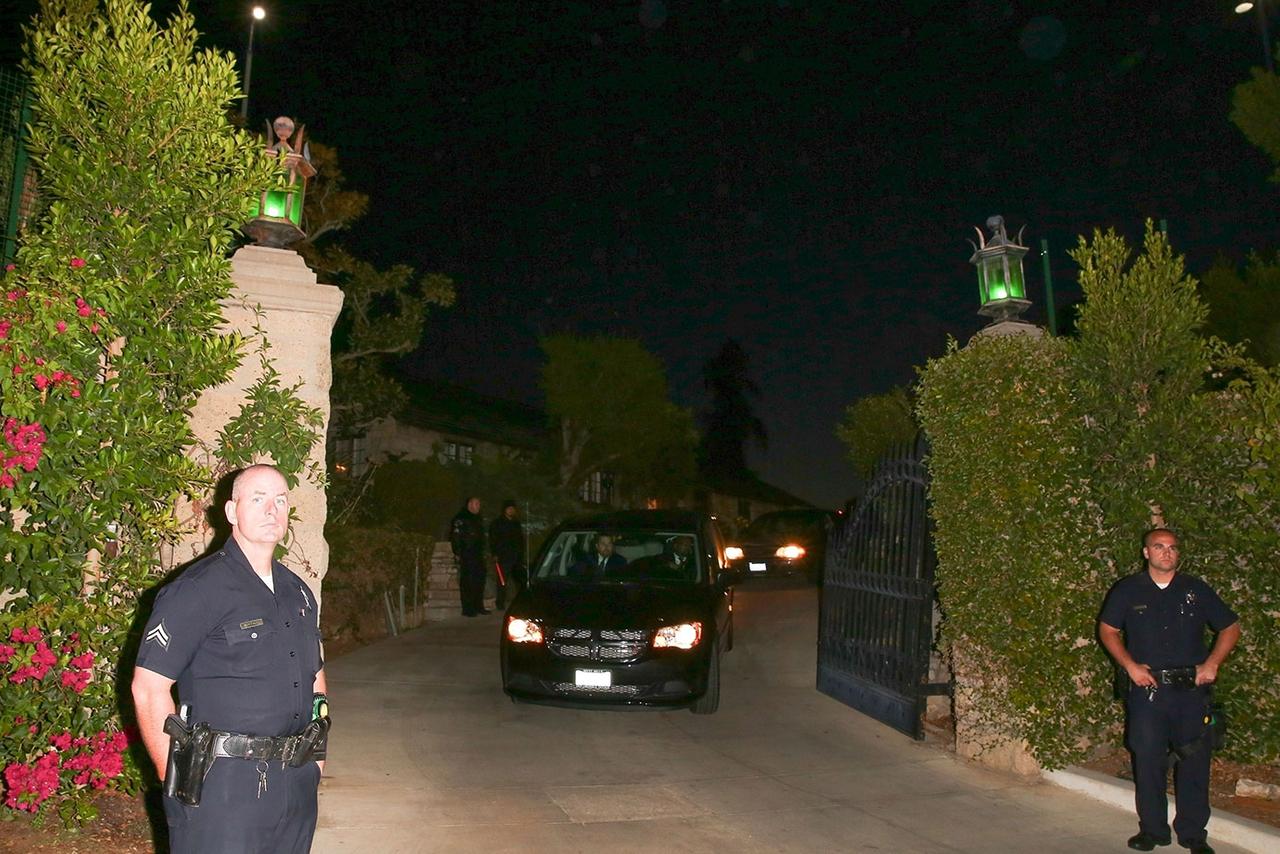 Hugh Hefner Driven Off Playboy Mansion In Hearse After Death
