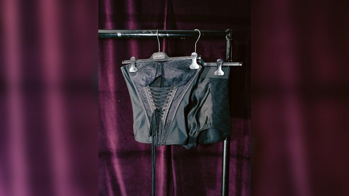 Photo of Shania Twain Wembley Costume