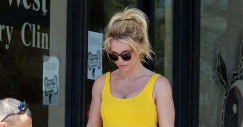 //britney spears visits tanning salon photos pp