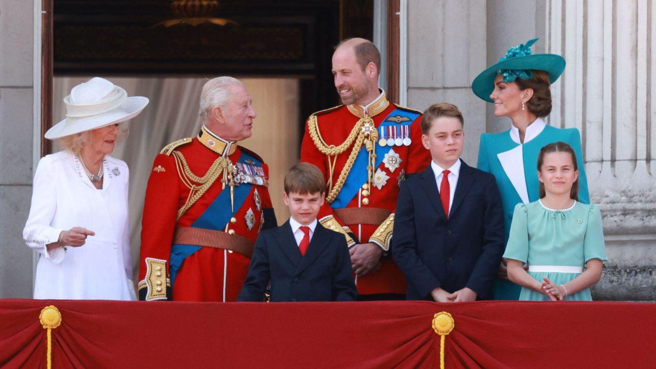 Photo of royal family.