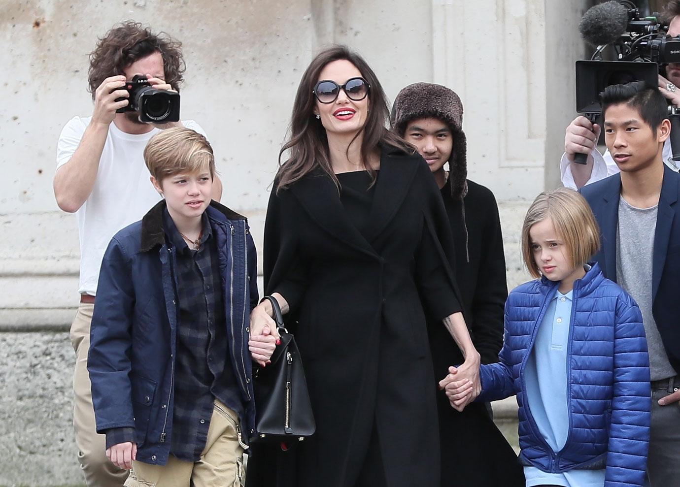 Angelina Jolie With Her Children Arrives To Diner In Paris NB   Imagelinkglobal ILG: Product: ILEA000767263｜Photos & Images & Videos｜KYODO  NEWS IMAGES INC