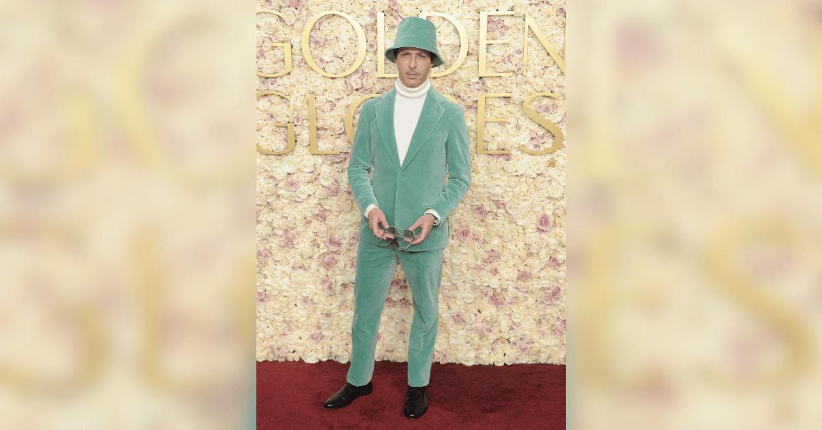 jeremy strong golden globes bucket hat