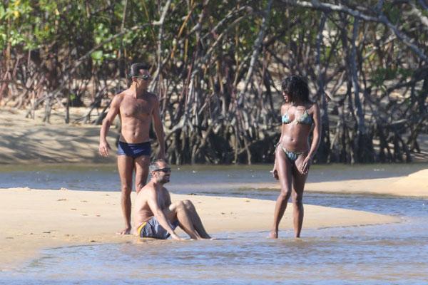 Naomi Shows Off Her Bikini Body — And Famous Fiery Temper — On Brazilian  Beach