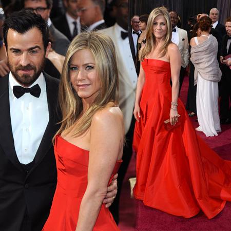 lilla plisseret universitetsstuderende Jennifer Aniston Sizzles In Red Hot Oscar Dress, Says It Was 'Easy To Pee  In!'