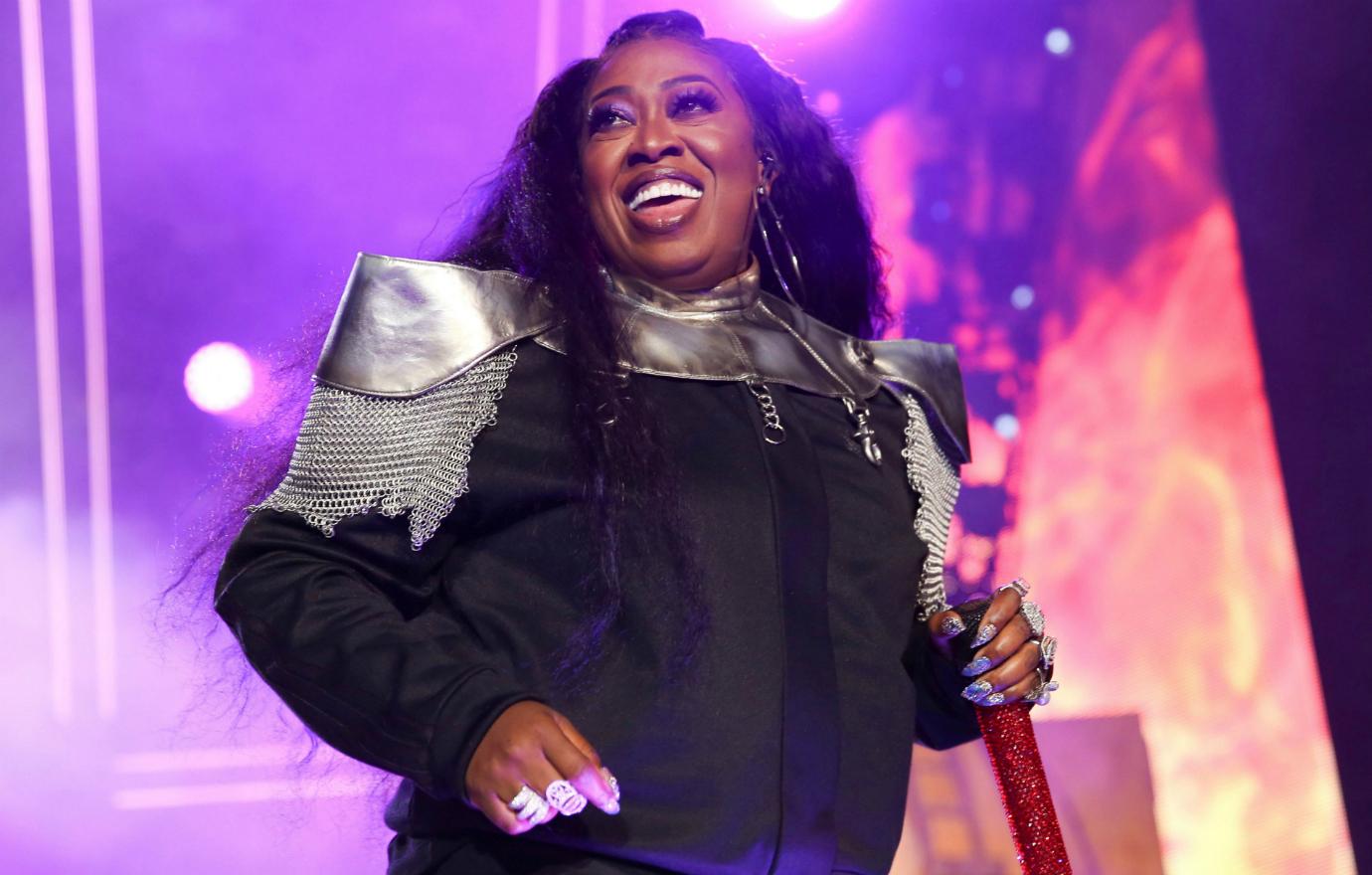 Missy Elliot performed on stage in a regal black jacket with silver metallic shoulder pads and mesh half-sleeves.