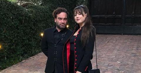 //Big Bang Theory Johnny Galecki Dating Model Alaina Meyer pp