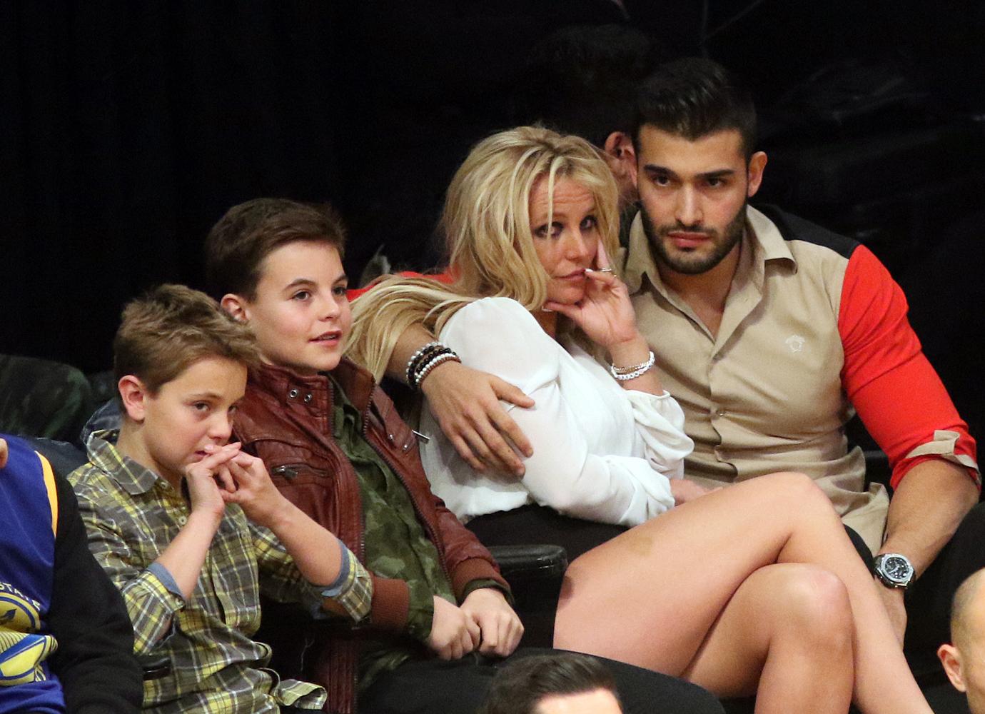 Britney Spears Looks Messy Bizarre Photos After Rehab