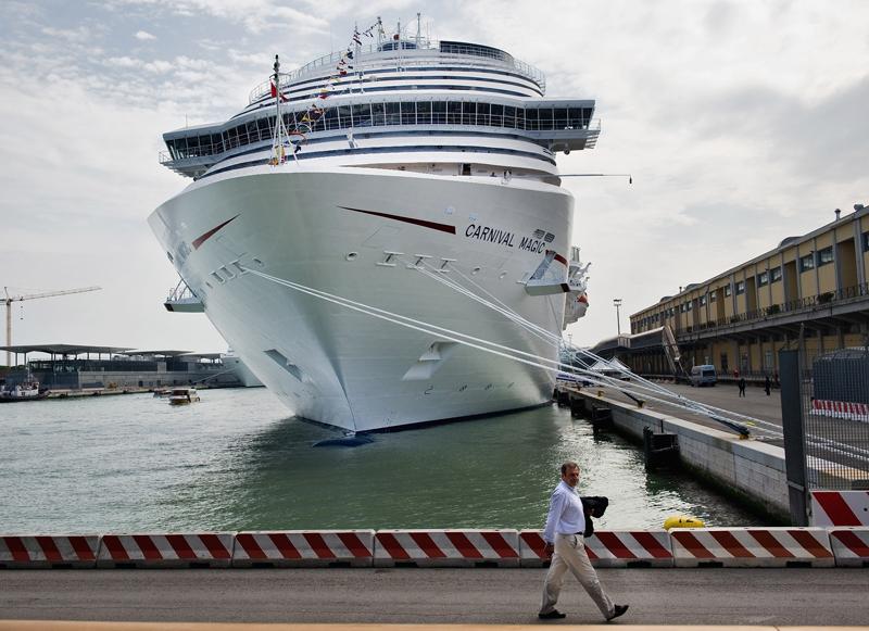 //cruise ship scandals deaths