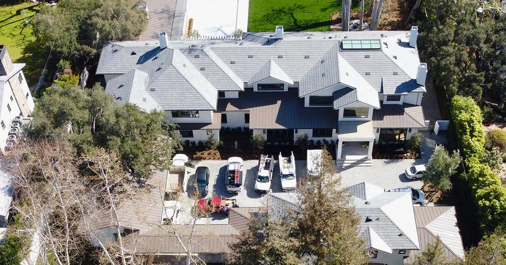 Ben Affleck 'Fighting' J Lo On $64 Million Mansion