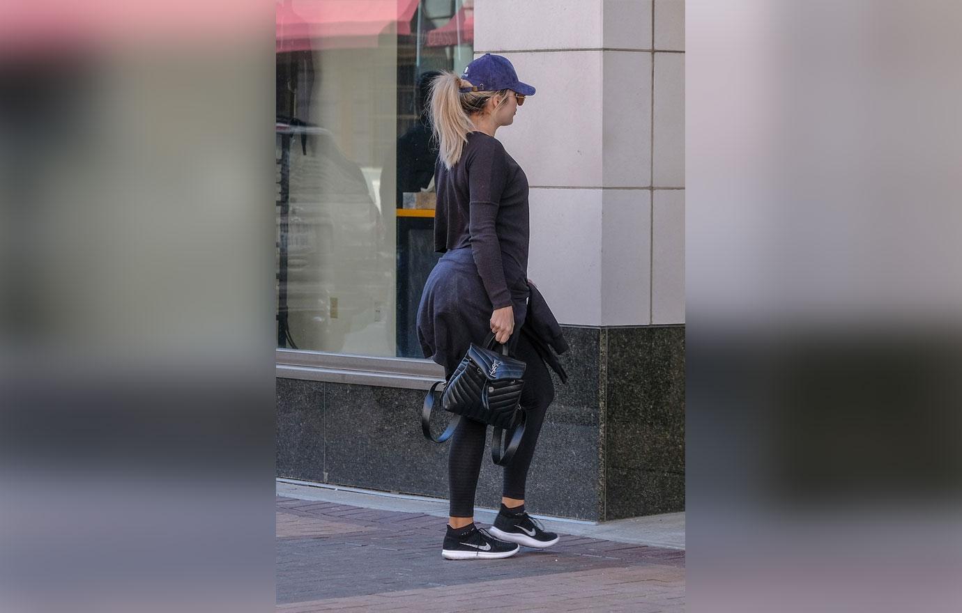 //Khloe Kardashian Butt Post Baby Body Gym