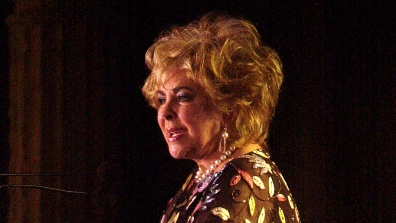 Barbara Berkowitz claims Elizabeth Taylor's beauty regimen frequently made her late.