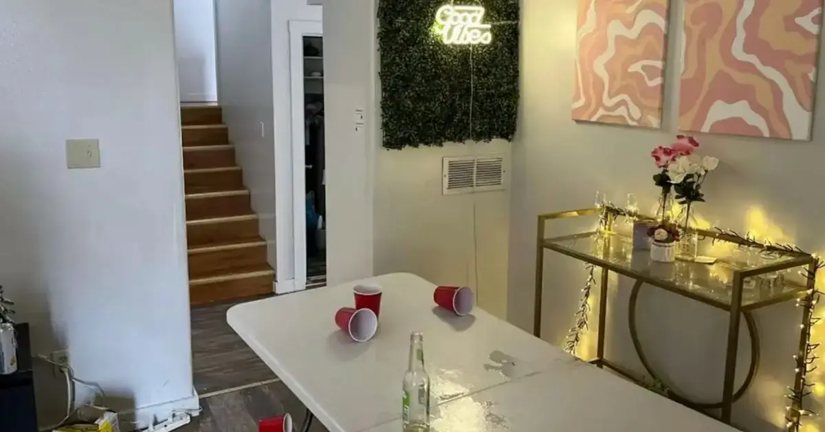 Photo of a living area at 1122 King Road 