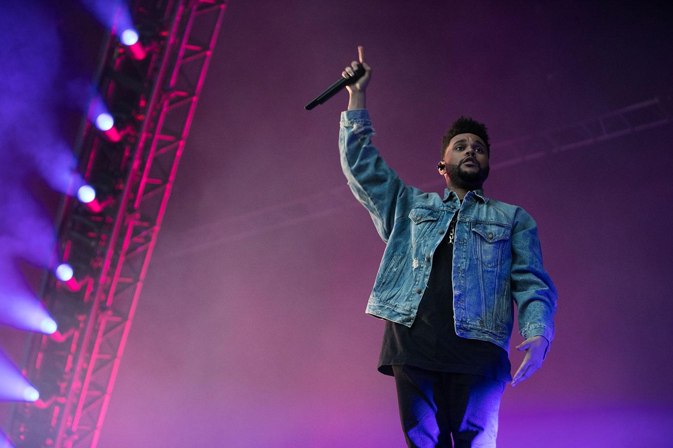 Weeknd Cheats Selena Gomez Model Ireland Tour