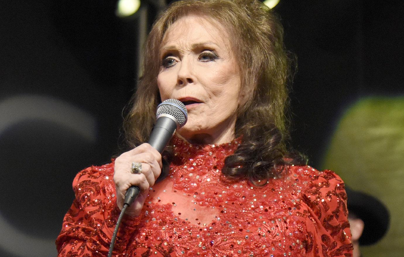 Ill Loretta Lynn Suffers Health Setback Family Reveals