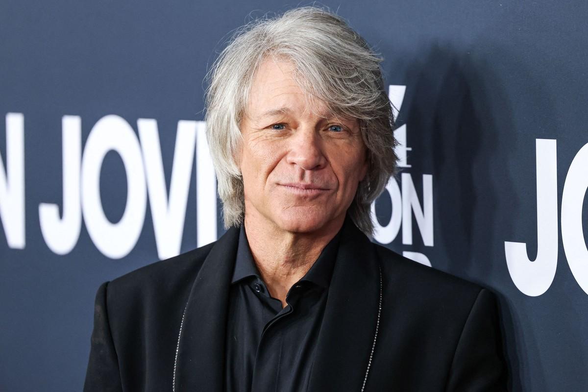 Jon Bon Jovi cut short his Madison Square Garden show due to a sinus infection.