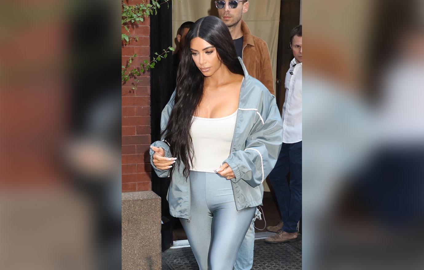 //Kim Kardashian Leggings Curves Boobs