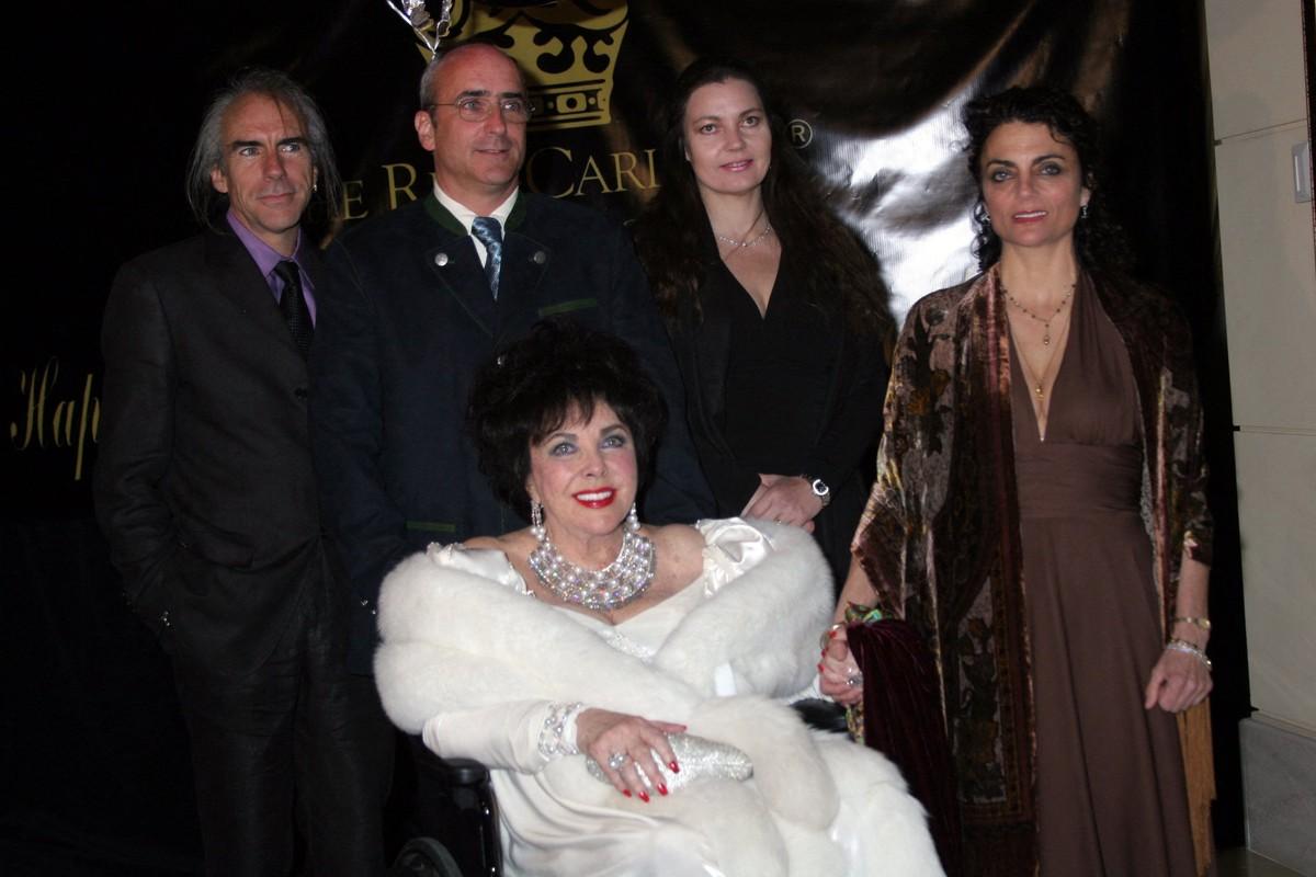Vicky Tiel said Elizabeth Taylor valued companionship and lively dinners more than fame or beauty.