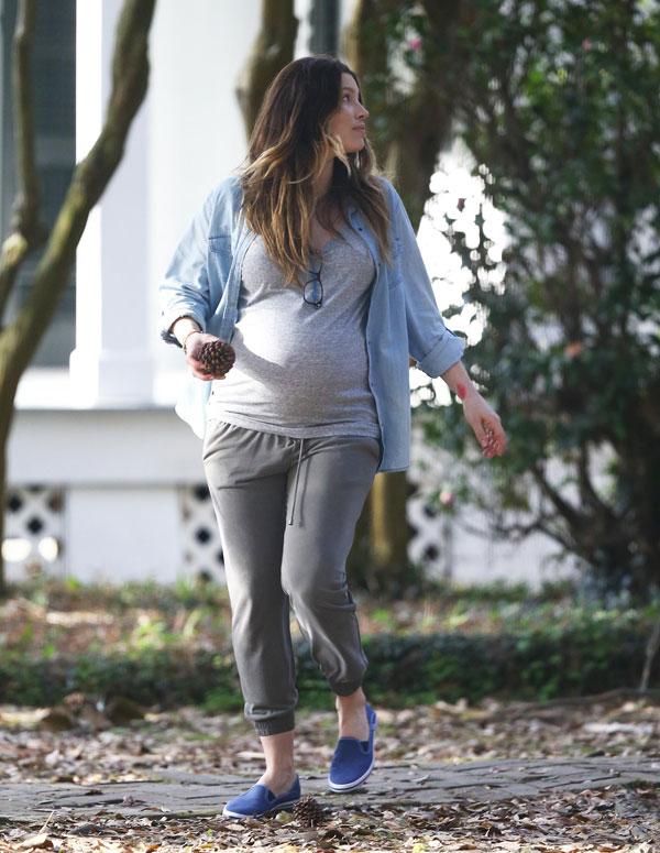 Pregnant Jessica Biel Returns To Work