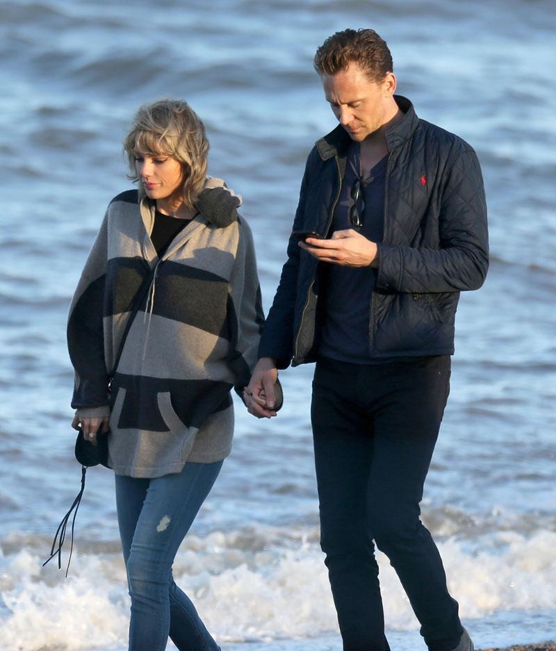 //taylor swift tom hiddleston walk beach with mom