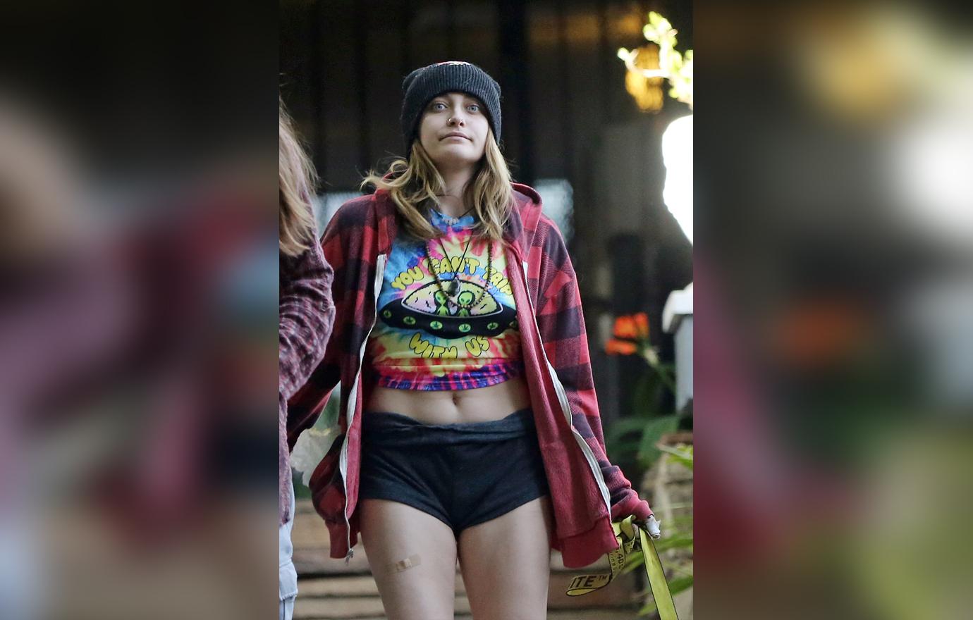 Paris Jackson And Beau Walk Dog After Her Suicide Attempt