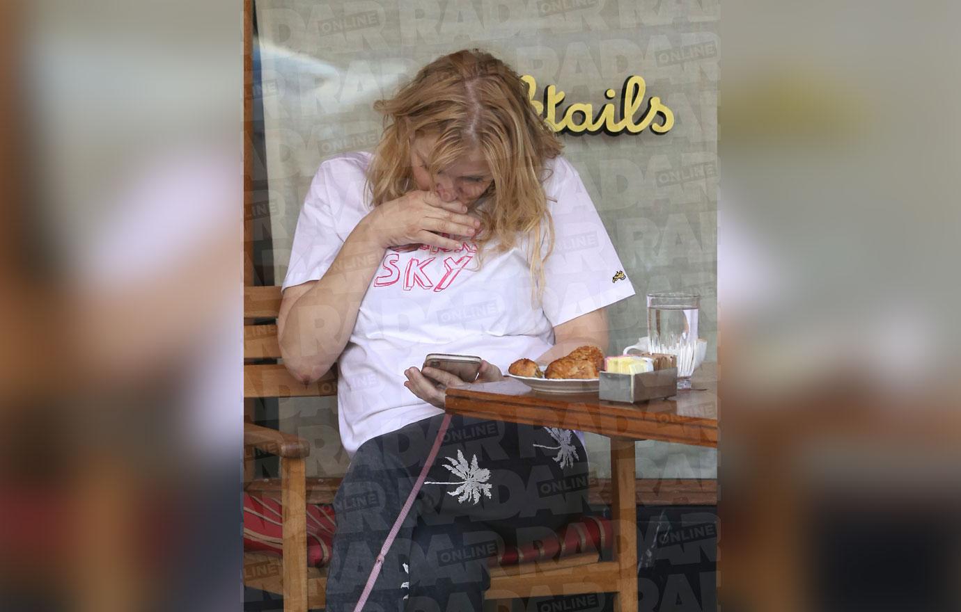 Courtney Love Puts Dog Poop On Restaurant Table In Bizarre Video