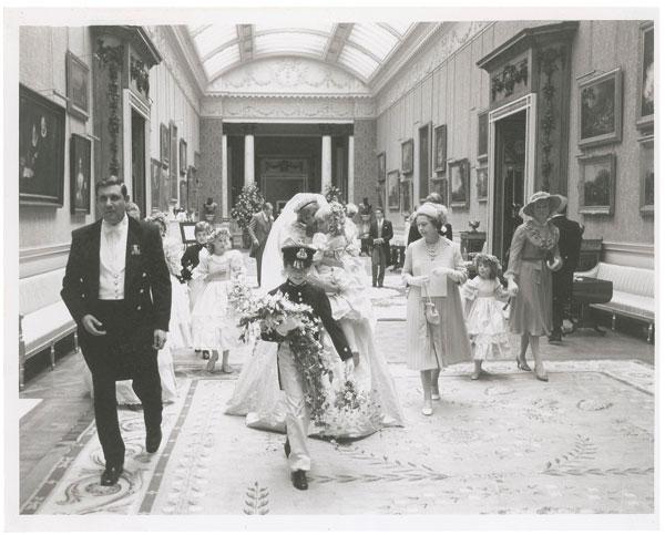 //never before seen photos princess diana wedding prince charles