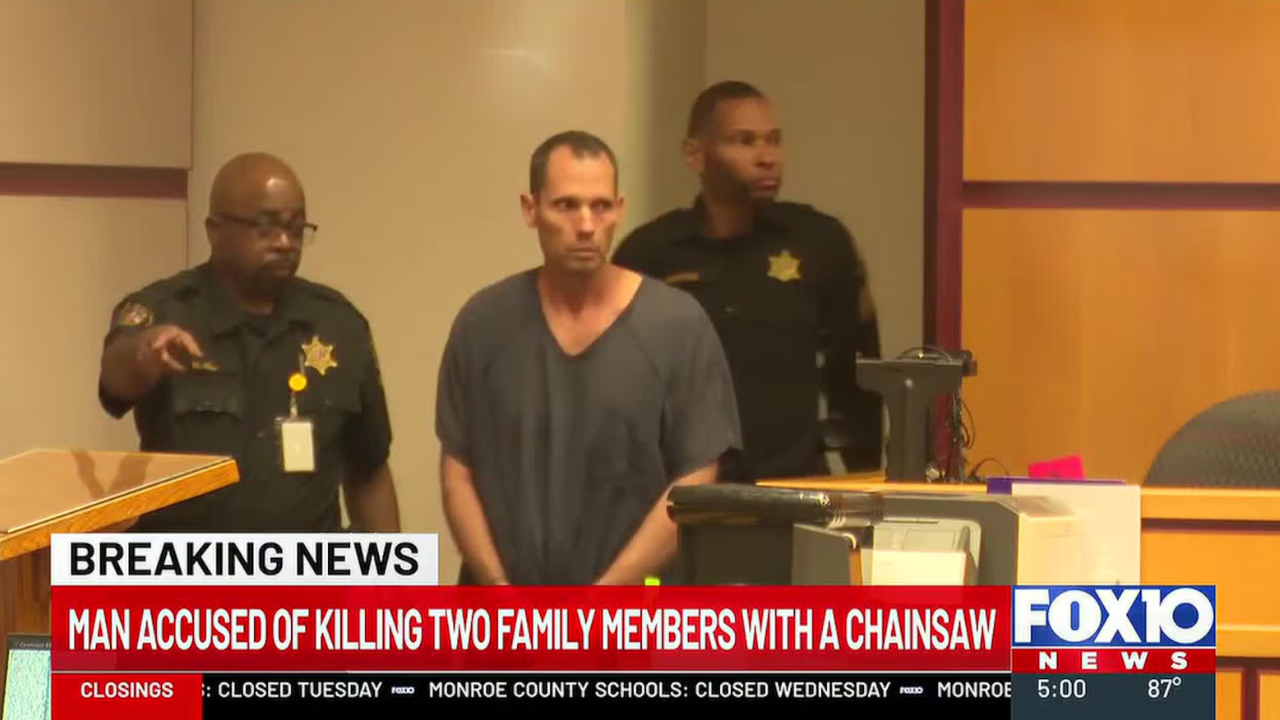 Steele's aunt called 911 before she was murdered.