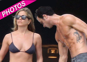 //aniston theroux cabo splash