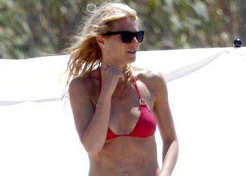 //gwyneth paltrow skinny bikini fameflynet
