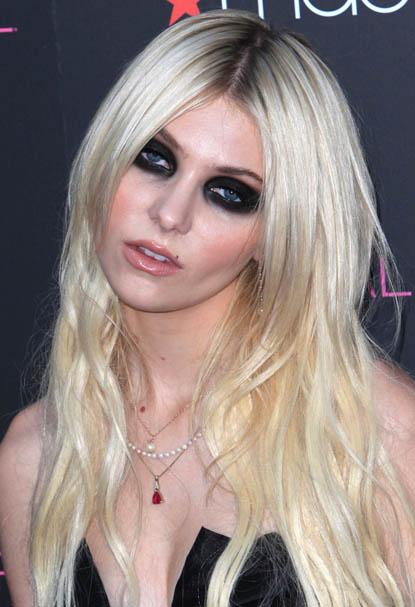 //taylor momsen celebrity makeup disaster