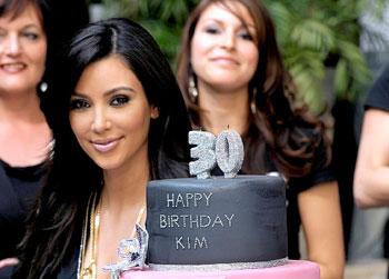 //kimkardashiansigningw