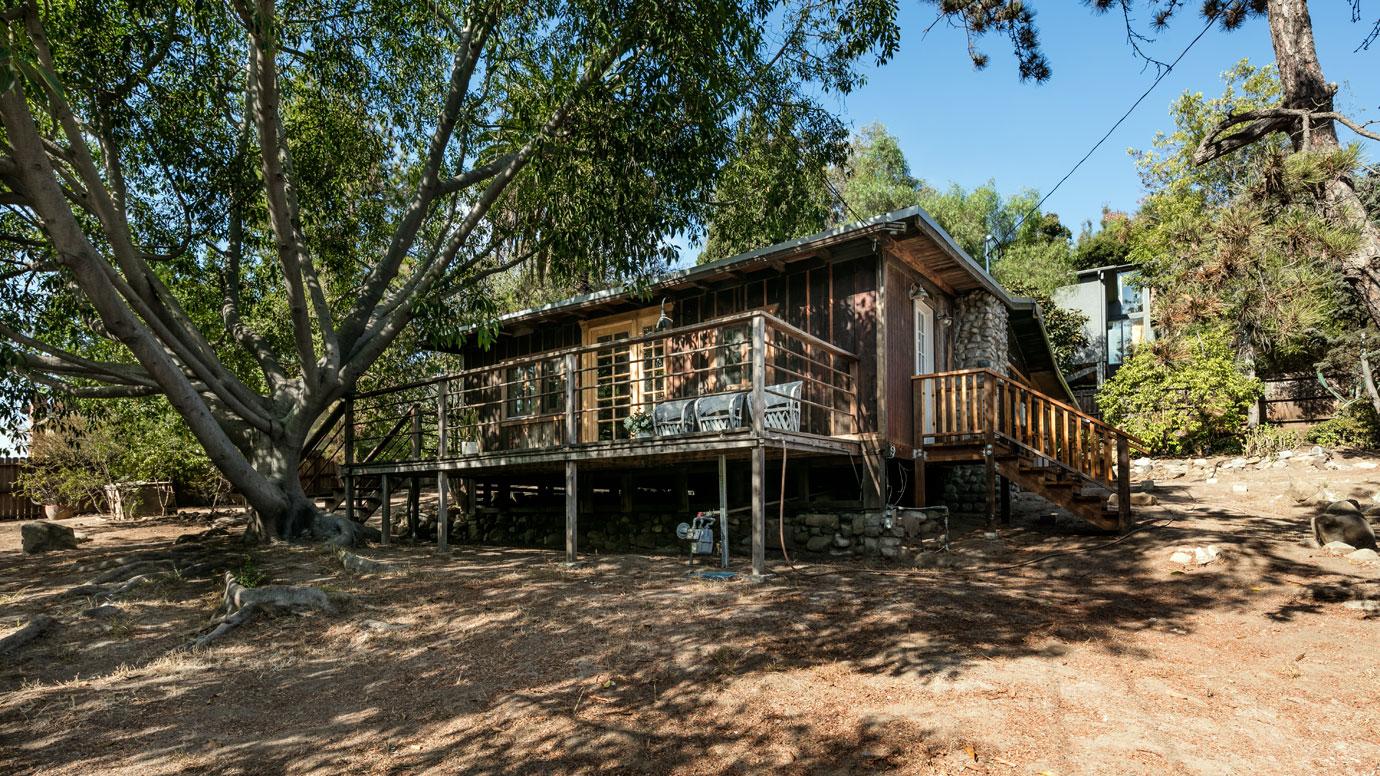 //lana del rey buys leanne ford los angeles cabin