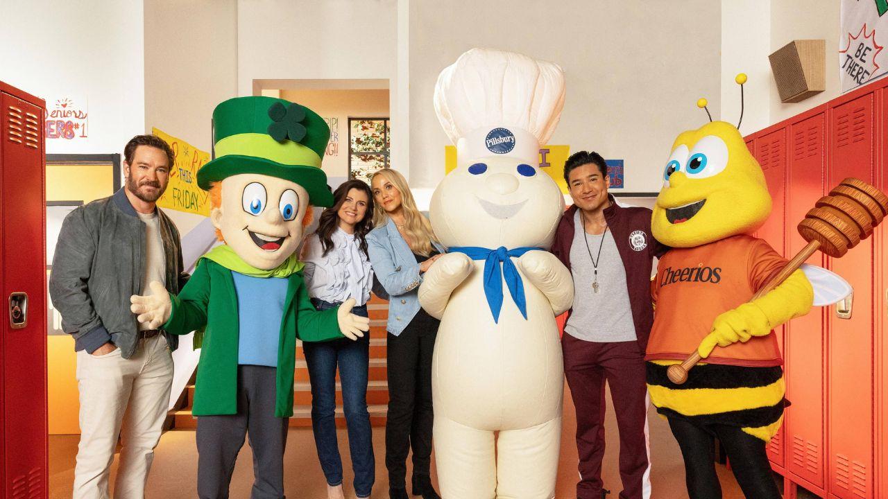 Mario Lopez, Mark-Paul Gosselaar and other former costars reunited for a 2009 photo shoot without Haskins.