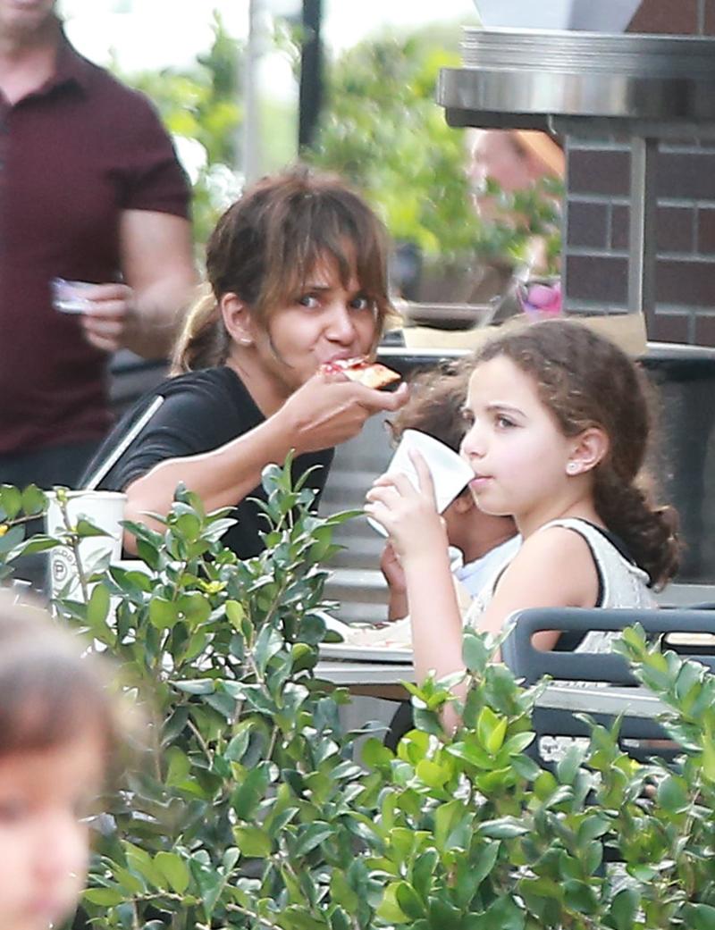 Halle Berry No Makeup Pizza