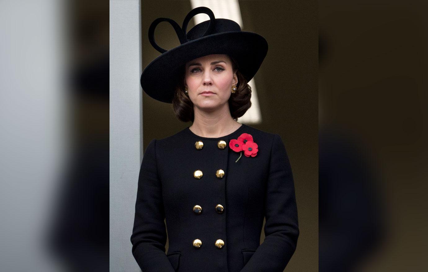 //pregnant kate middleton attends remembrance sunday