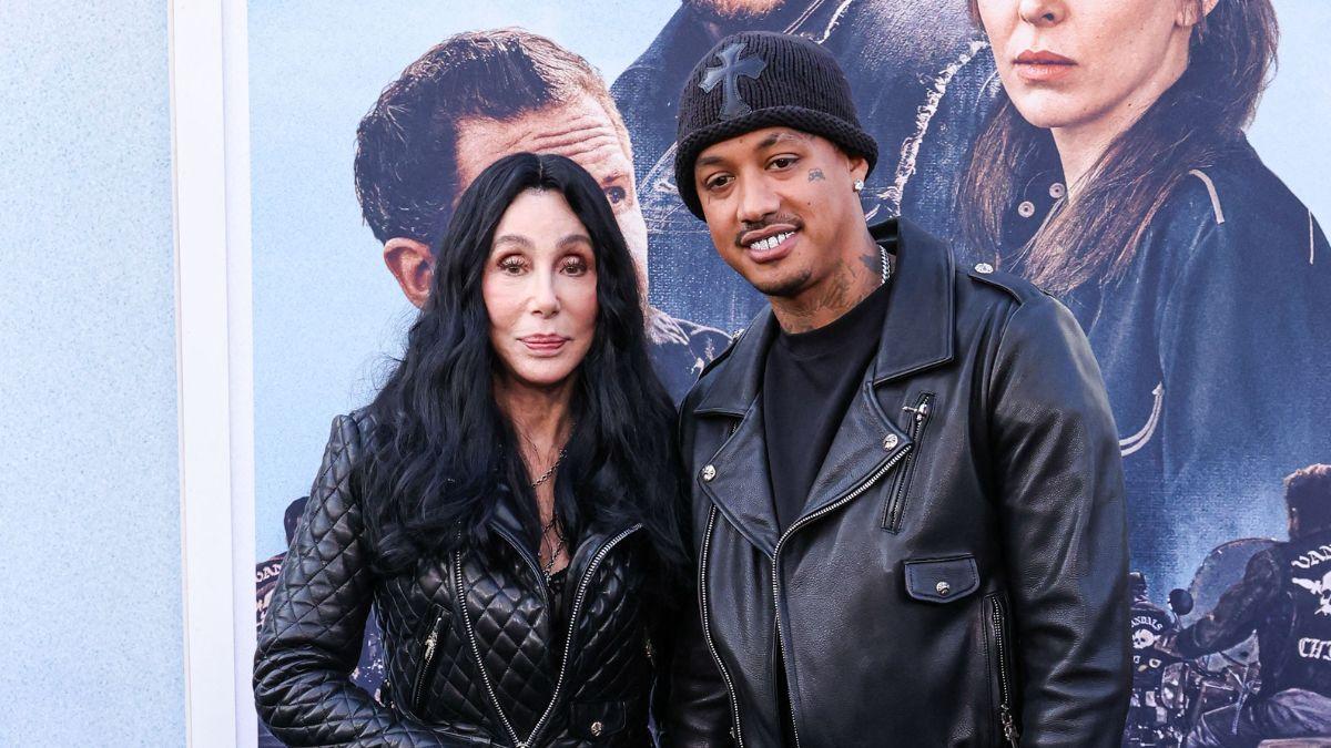 image of The eye-catching ring appeared to feature multiple diamonds clustered together.