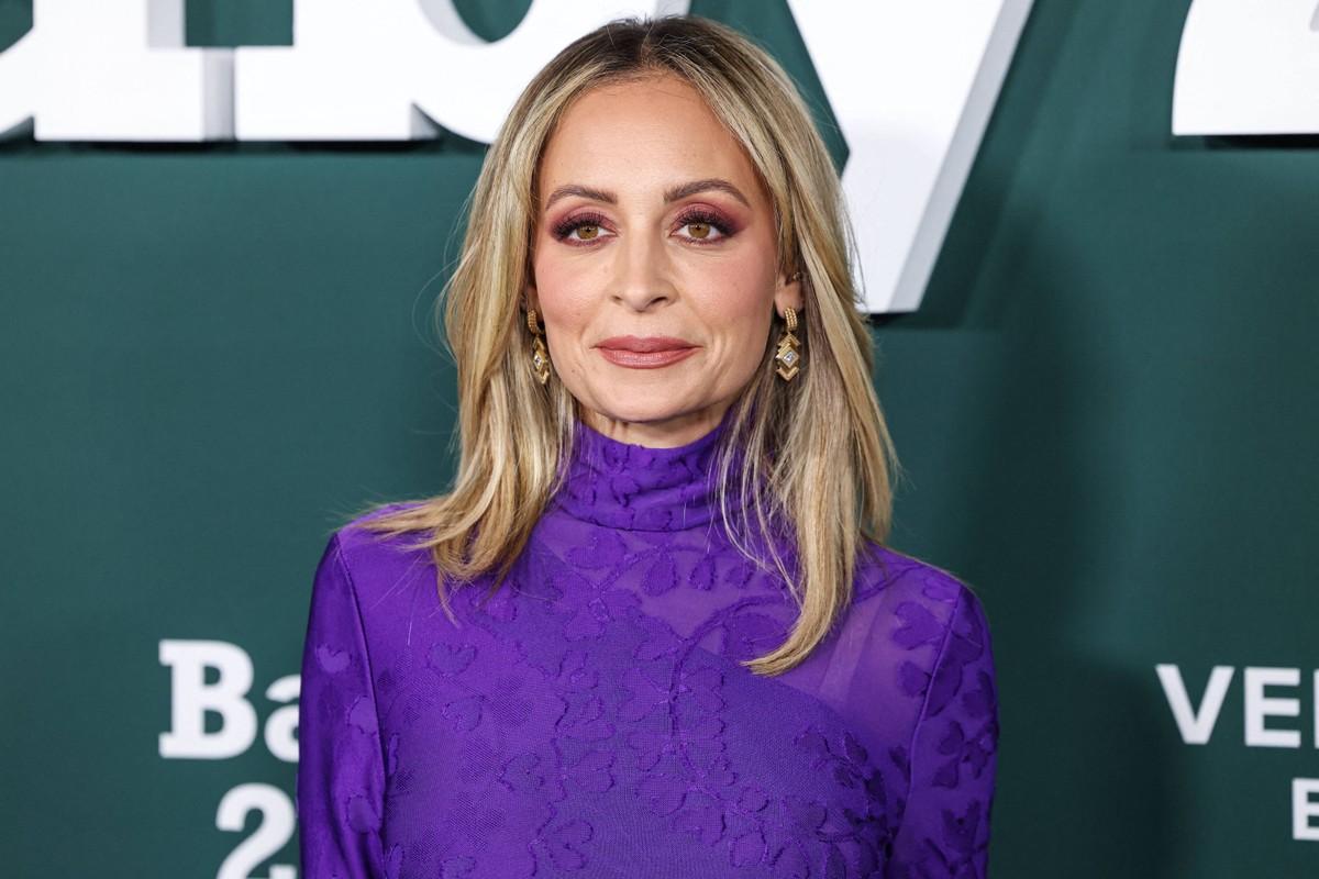 Nicole Richie is urging Lionel Richie to prioritize his health after his recent onstage medical scare, according to insiders.