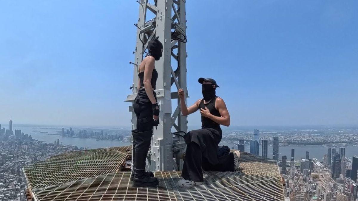Suddenly, the man dropped down to a knee to propose. 