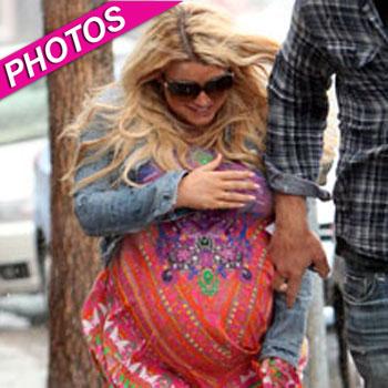 Jessica Simpson cradles large baby bump as she runs errands in