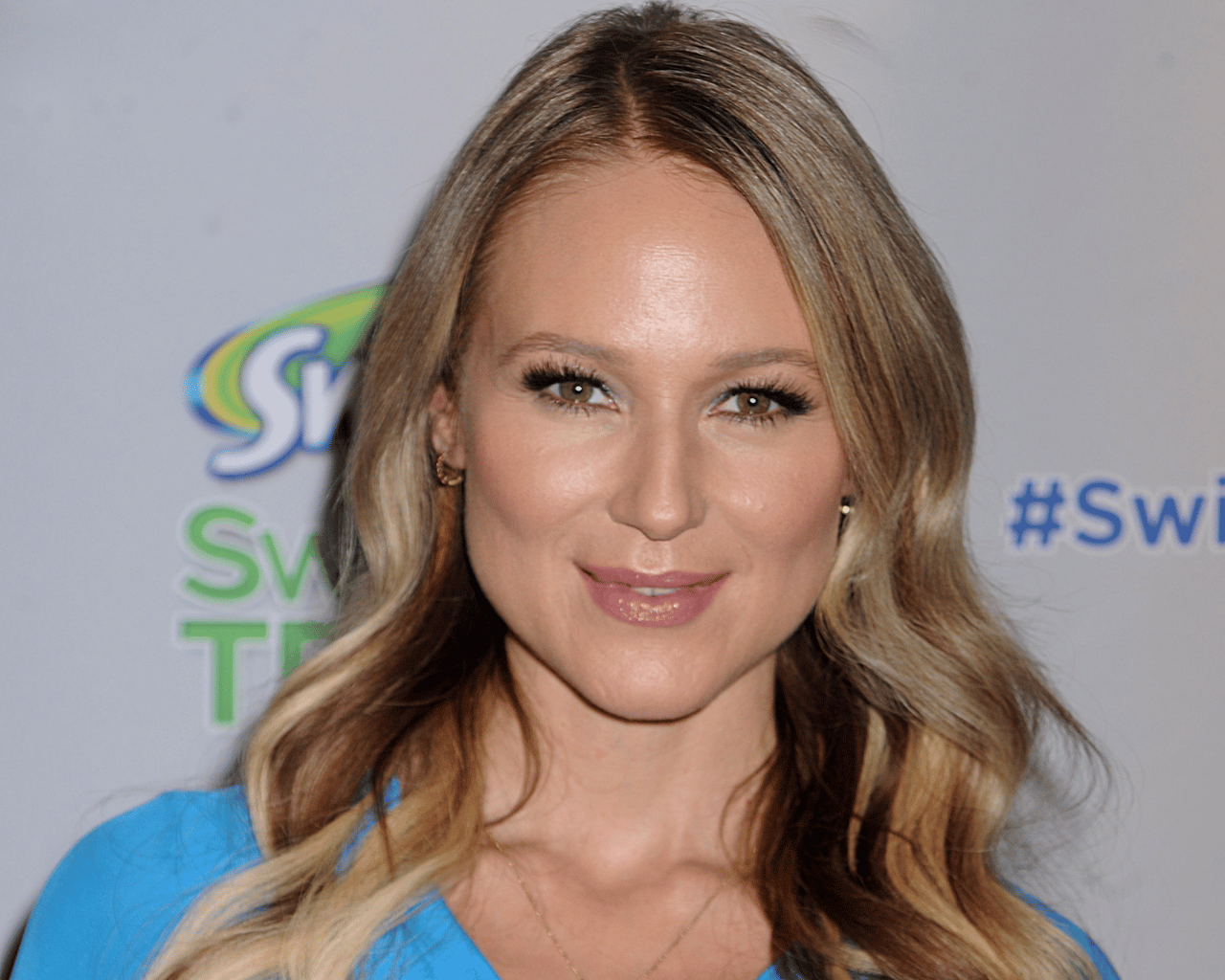 Singer Jewel Accuses Her Mom Of Embezzling 100 Million From Her