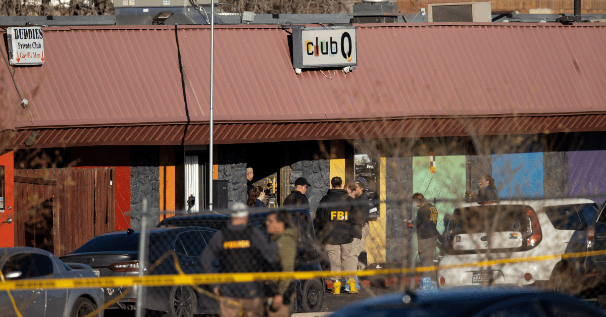 Video Of Colorado Springs' Shooter's Father Being Repeatedly Kicked In